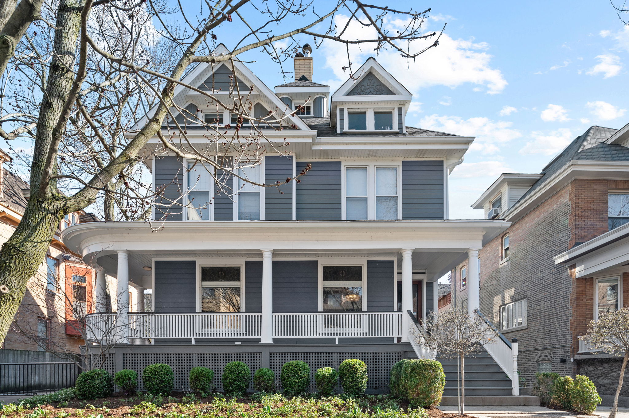 819 West Junior Terrace Chicago IL 60613